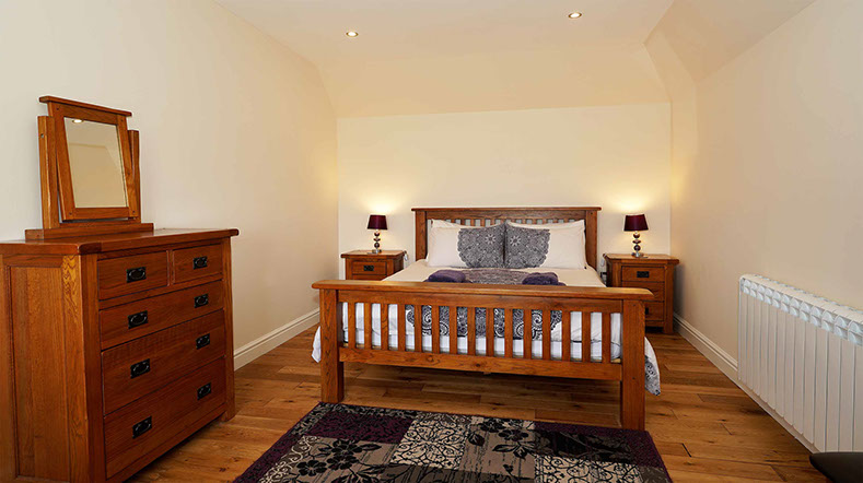 Culla Self Catering Cottage King Size Double Bedroom is spacious and modern with central heating and WIFI Internet Access
