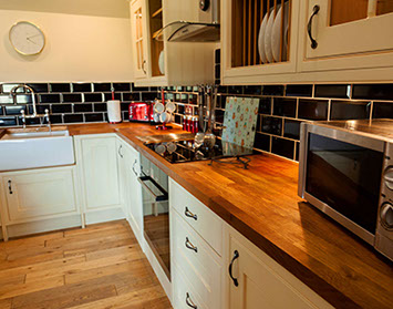 Culla Cottage Traditional Self Catering Cottage in Benbecula Kitchen 